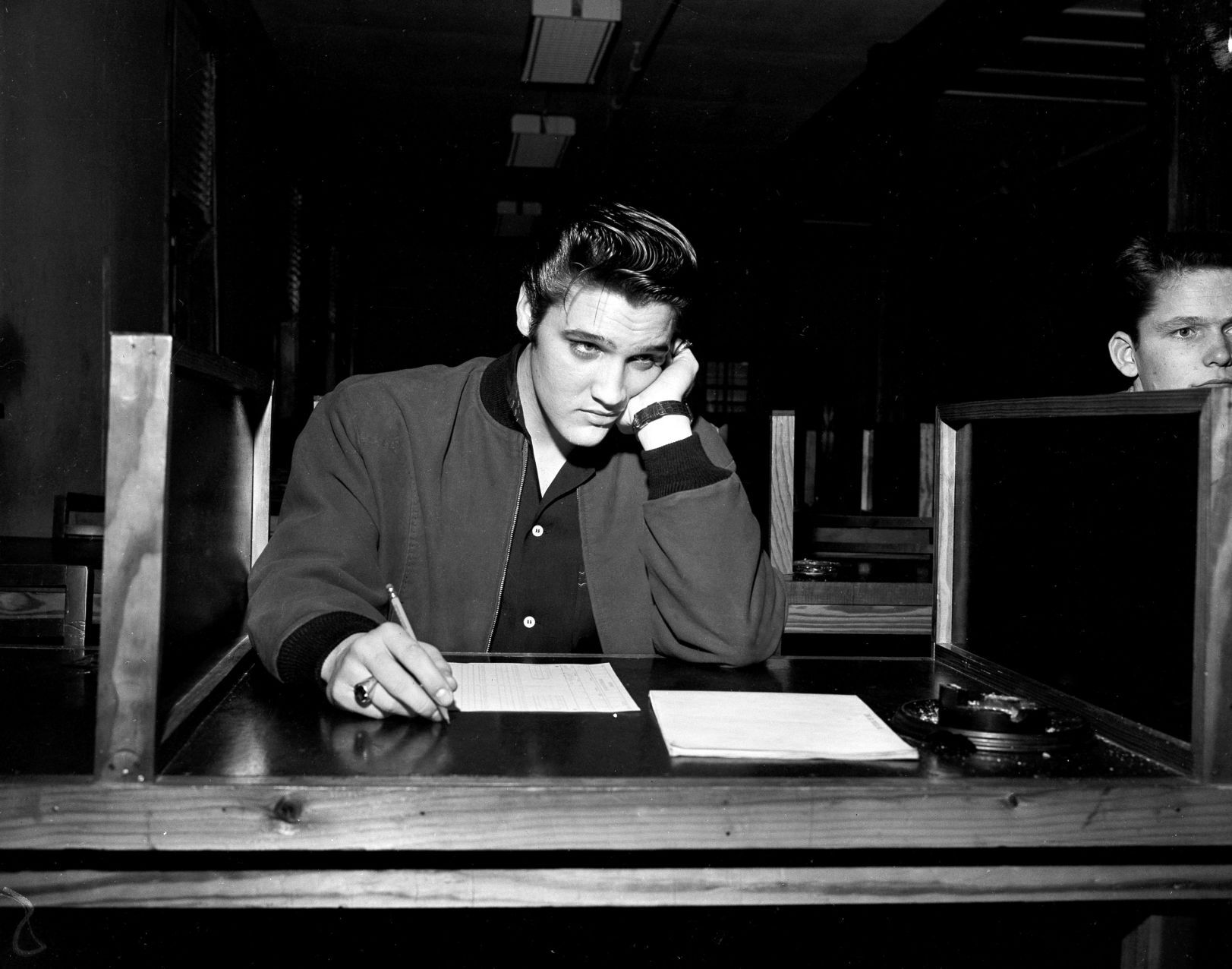 1957: Presley